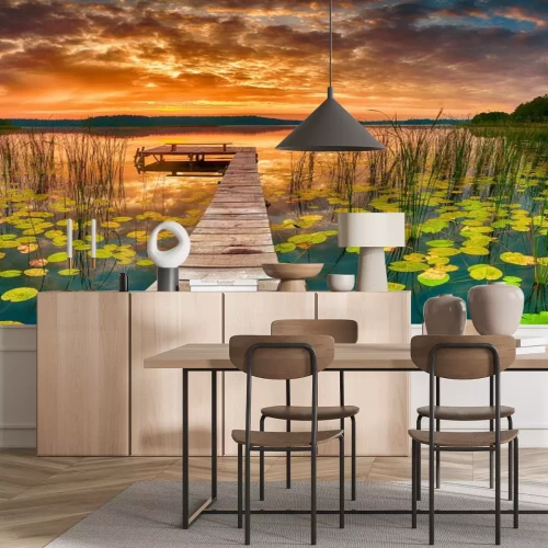 Papier peint  Lever de soleil sur fond de lac et de forêts