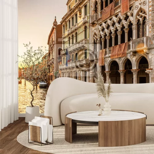 Papier peint  Venice at sunset, Italy. Ca' d'Oro palace (Golden House) in foreground. It is landmark of Venice. Beautiful view of Grand Canal in the Venice center at dusk. Scenery of the old Venice city in evening.