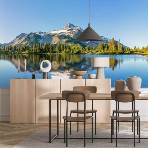 Papier peint  Paysage de montagne avec un lac et des reflets d'arbres