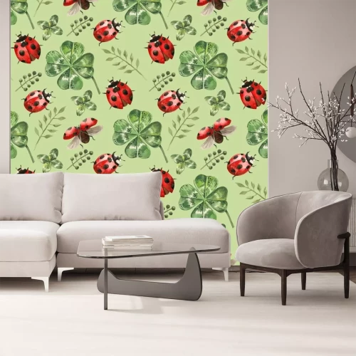 Sticker  Coccinelles aquarellées au milieu de trèfles verts