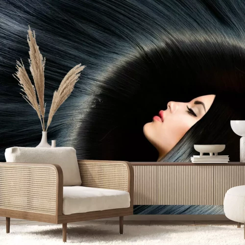 Papier peint  Visage d'une femme brune aux cheveux brillants