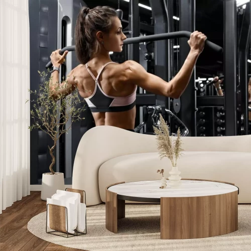 Papier peint  Femme musclée s'entraînant le dos à la salle de sport