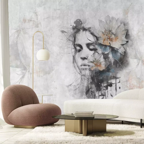 Papier peint  Femme avec une fleur sur la tête devant un mur gris