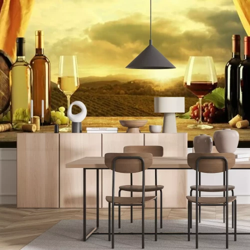 Papier peint  Fûts et bouteilles de vin sur une table dans un domaine viticole