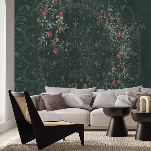 Papier peint  Mandala sur fond vert parmi les roses