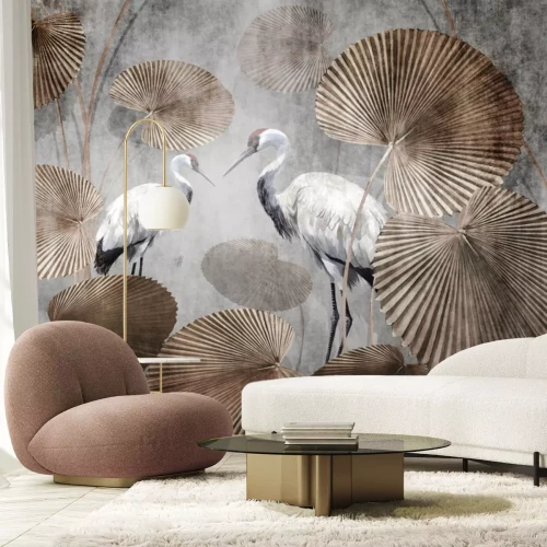Papier peint  Grues blanches parmi les feuilles tropicales beiges