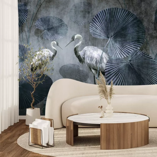 Papier peint  Grues blanches parmi les feuilles tropicales