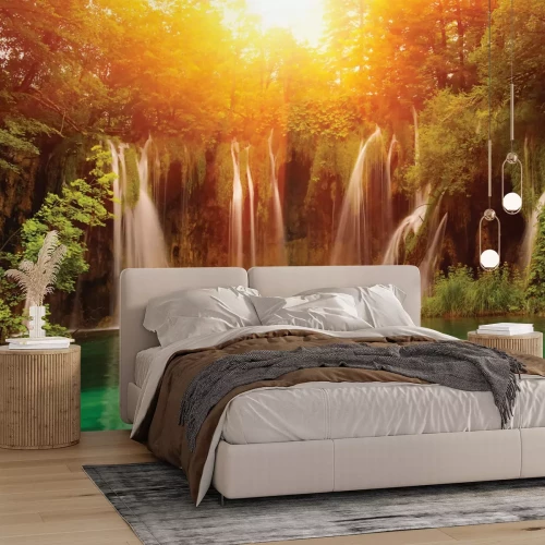 Papier peint  Paysage pittoresque avec une cascade au coucher du soleil