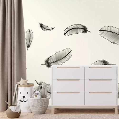 Papier peint  Plumes noires peintes sur fond clair