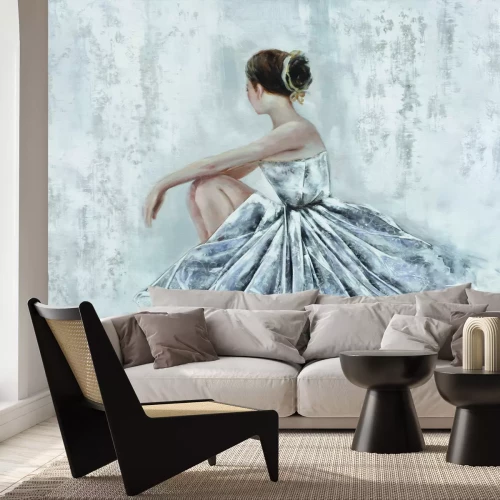 Papier peint  Ballerine en robe blanche sur du béton