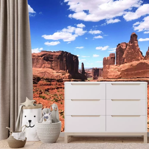 Papier peint  Montagnes rouges et rocheuses dans le désert