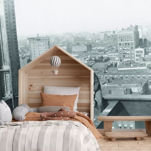 Papier peint  Hommes sur une structure métallique sur fond de ville