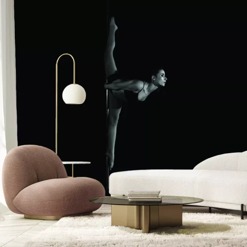 Papier peint  Femme faisant le grand écart sur une barre