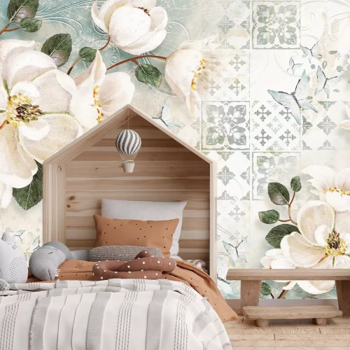 Papier peint  Motif botanique avec fleurs blanches et papillons sur fond en mosaïque