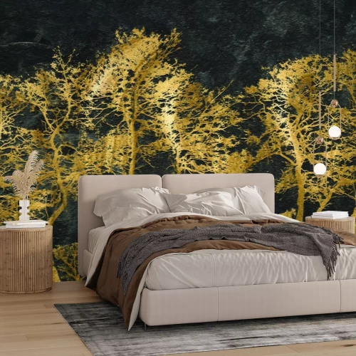 Papier peint  Arbres dorés décorés sur un mur noir