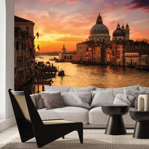 Papier peint  Cathédrale à Venise sur fond de coucher de soleil