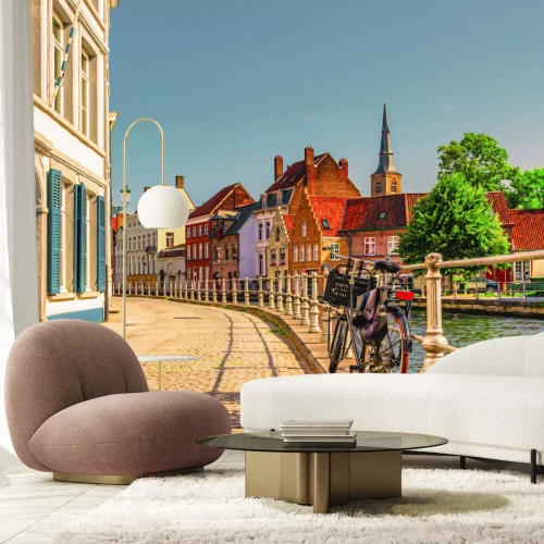 Papier peint  Charmante ville près du quai du canal d'eau