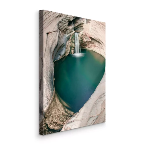 Tableau  Une cascade se jetant dans un bassin turquoise creusé dans les rochers