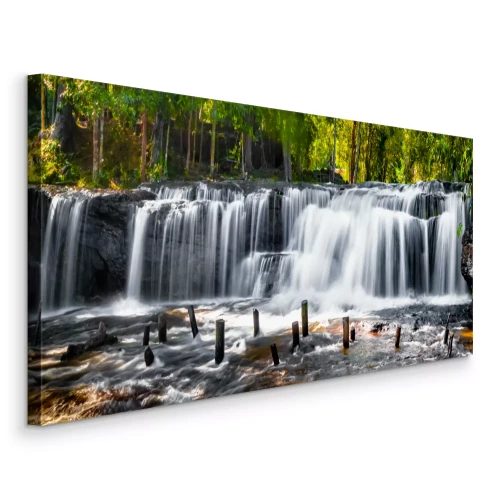 Tableau  Cascade avec lac et pilotis dans la forêt