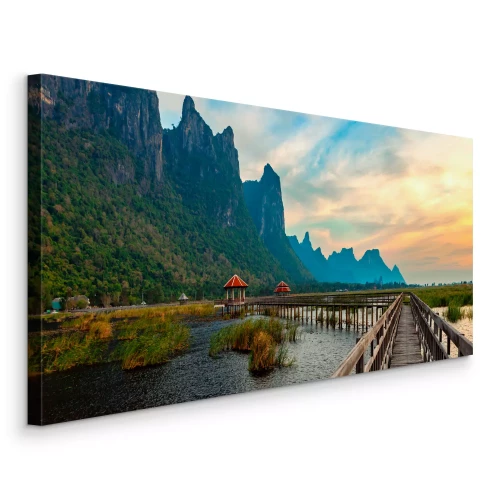 Tableau  Panorama de montagnes et de zones humides avec une jetée