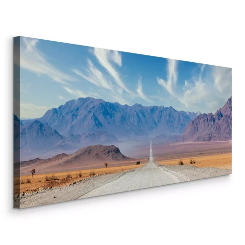 Tableau  Une route droite vers les montagnes dans une vallée désertique