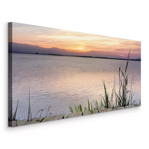 Tableau  Un ponton en bois et des roseaux au-dessus d'un lac calme