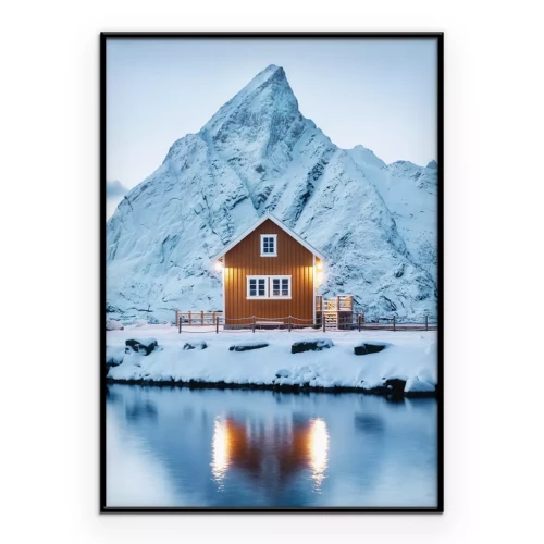 Poster  Paysage hivernal d'une maison au-dessus de la montagne