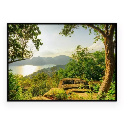 Poster  Panorama de la baie et des montagnes avec des arbres au premier plan