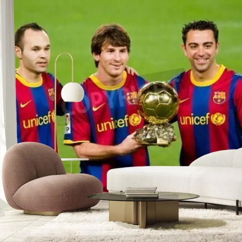 Papier peint  Messi posant avec un prix