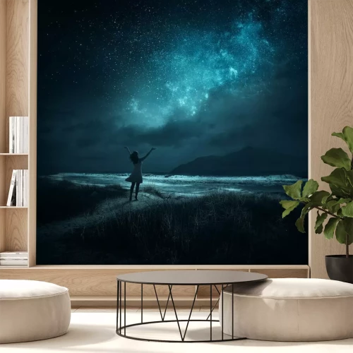 Papier peint  Une fille et un ciel étoilé