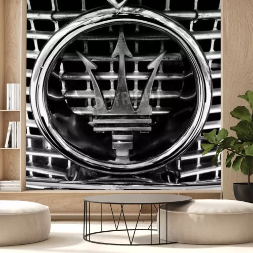 Papier peint  Gros plan de la vieille insigne Maserati