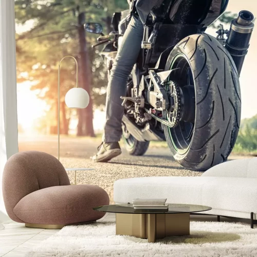 Papier peint  Un motard et une moto prêts à partir