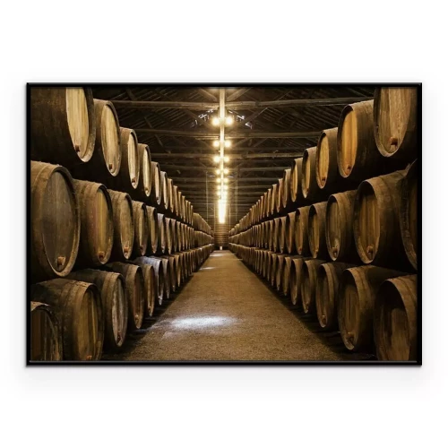 Poster  Un vaste chai de Porto rempli de barriques de vin