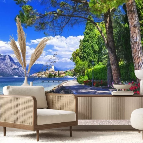 Papier peint  Une promenade pittoresque au bord d'un lac italien