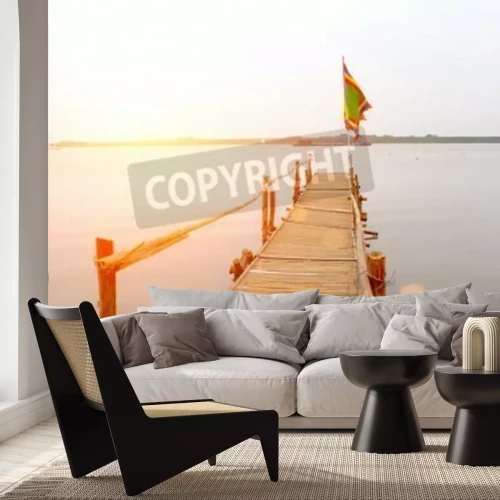 Papier peint  Drapeau flottant sur le pont