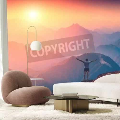 Papier peint  Lever de soleil et un homme dans les montagnes