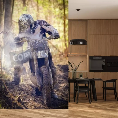 Papier peint  Pilote de Motocross ayant une panne de moteur sur un terrain humide et boueux dans Parola, la Finlande