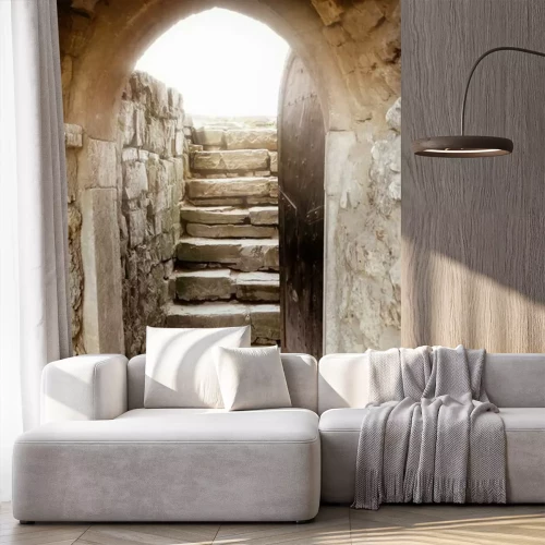 Papier peint  Mur de pierre avec porte et rayons de lumière derrière ouverte