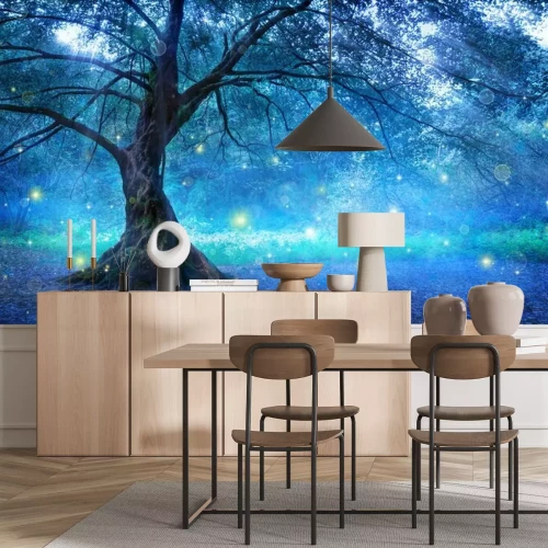 Papier peint  Arbre magique dans une forêt