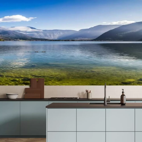 Papier peint  Un lac pittoresque dans les Alpes