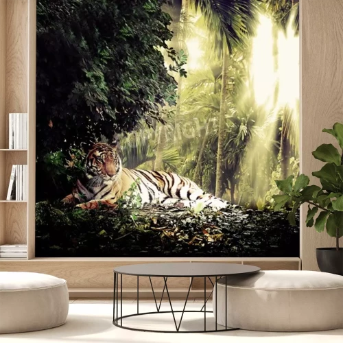 Papier peint  Tigre couché dans la jungle