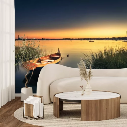 Papier peint  Coucher de soleil sur un lac avec des bateaux