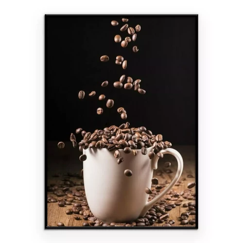 Poster  Une tasse en céramique remplie de grains de café