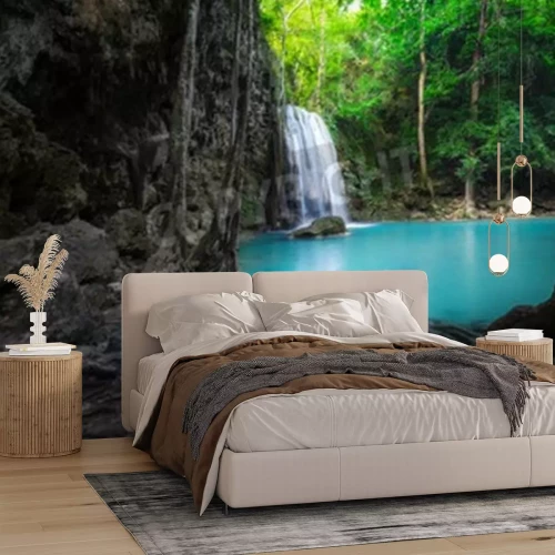 Papier peint  Chute d'eau au milieu de la jungle