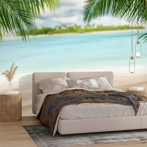 Papier peint  Plage de sable sous les palmiers avec vue sur l'île