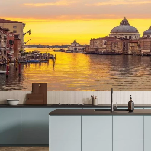 Papier peint  Petite ville sur fond de lever de soleil