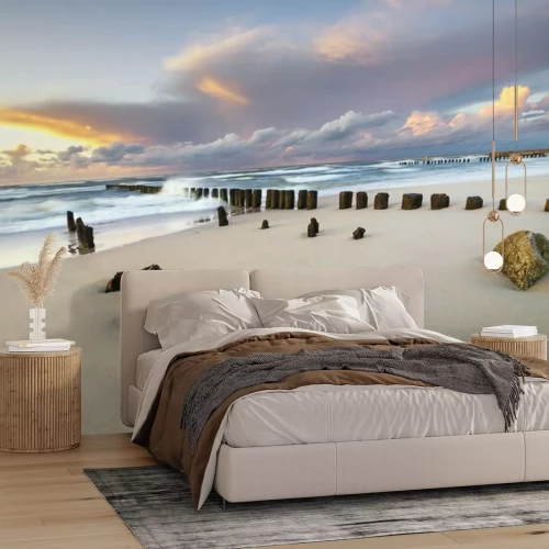 Papier peint  Paysage dynamique de la mer, les vagues brisant sur le brise-lames, coucher de soleil sur la plage de la mer