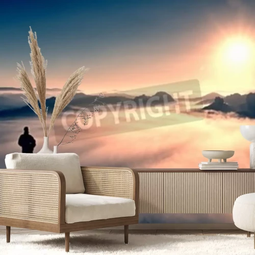 Papier peint  L'homme et le lever du soleil dans les montagnes