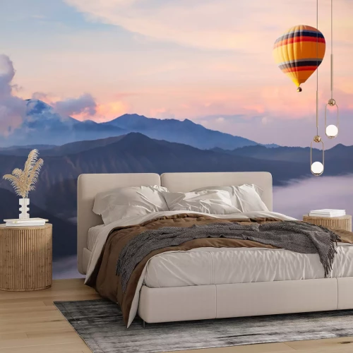 Sticker  Paysage de montagne avec une montgolfière en plein vol