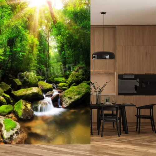 Papier peint  Une jungle ensoleillée et un ruisseau